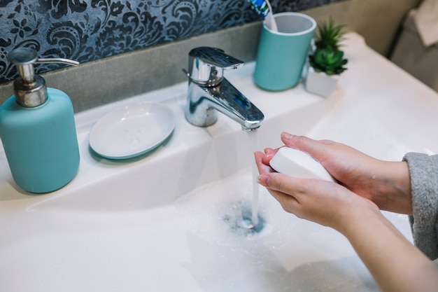 Jak wybrać idealną suszarkę do rąk dla swojej łazienki?