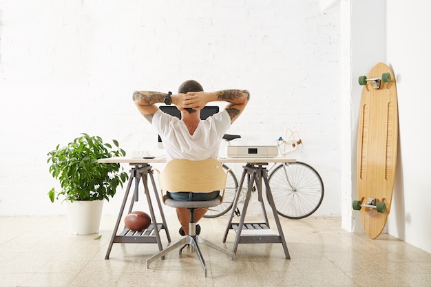 Jak ergonomiczne meble biurowe mogą wpłynąć na produktywność i komfort pracy?